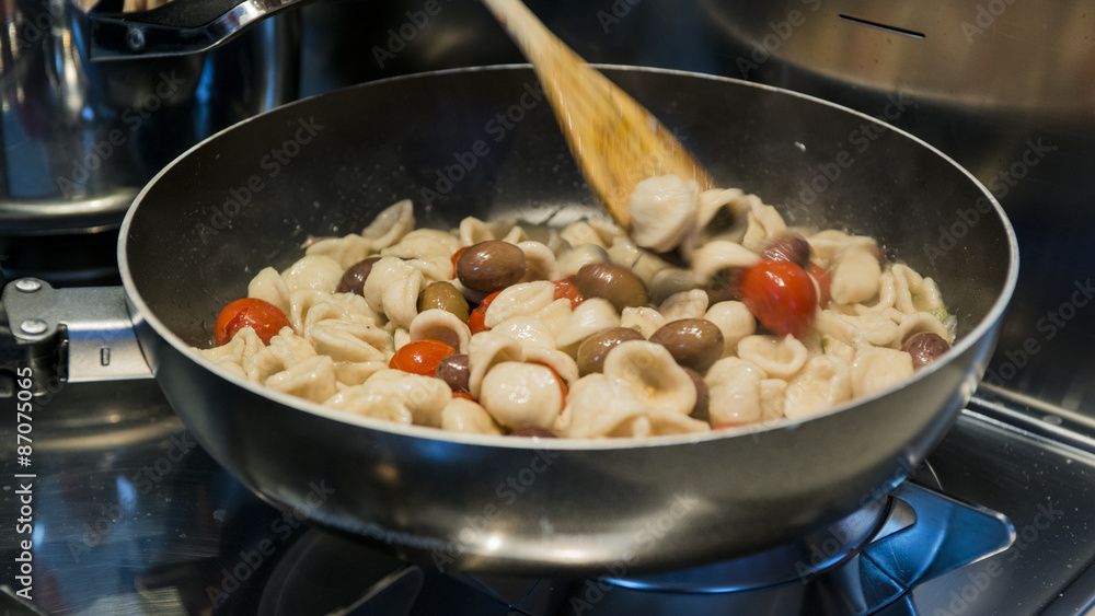 orecchiette alle cime di rapa fatte in casa orecchiette alle cime di rapa fatte in casa
