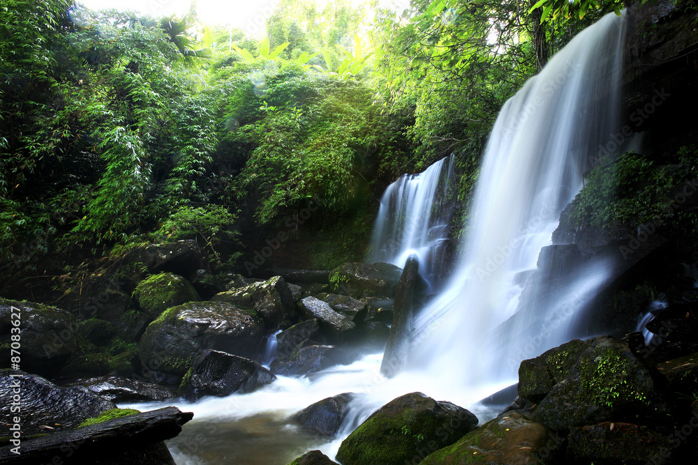 Naklejka premium Beautiful waterfall in Thailand