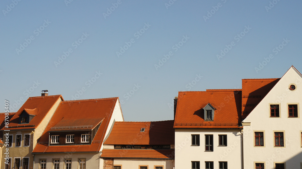 Über den Dächern/Hausdächer einer Altstadt, rote Ziegeldächer, blauer Himmel Über den Dächern/Hausdächer einer Altstadt, rote Ziegeldächer, blauer Himmel