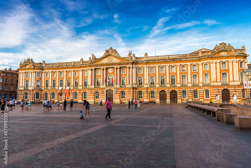 Le Capitole à Toulouse en Midi-Pyrénées, Occitanie en France © FredP