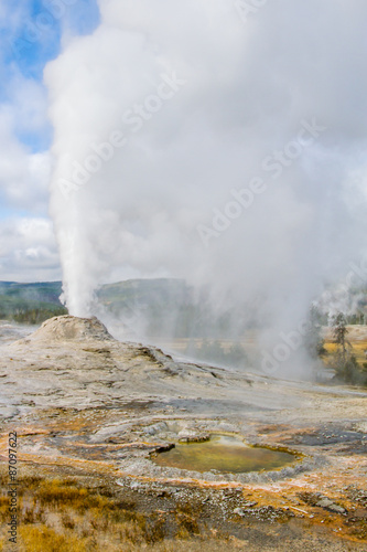 Wallpaper Mural yellowstone geyser erupting Torontodigital.ca