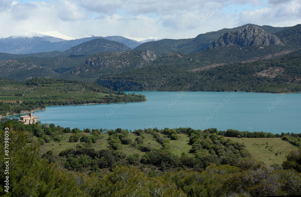 Vistas de el embalse de El Grado, Pirineo de Huesca