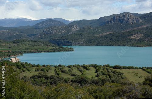 Vistas de el embalse de El Grado, Pirineo de Huesca