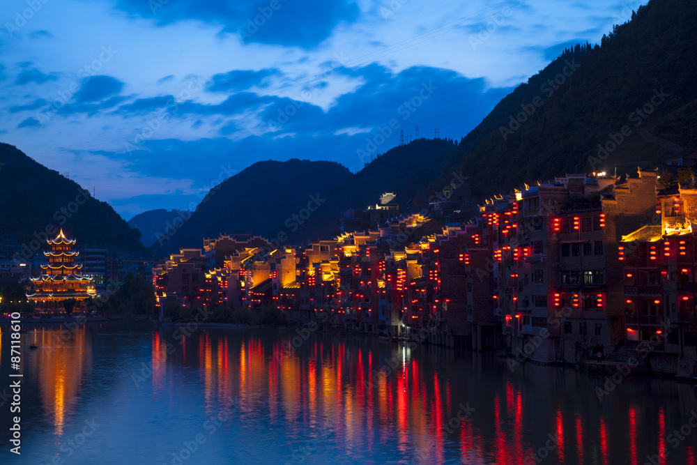 Fototapeta premium 鎮遠の夜景