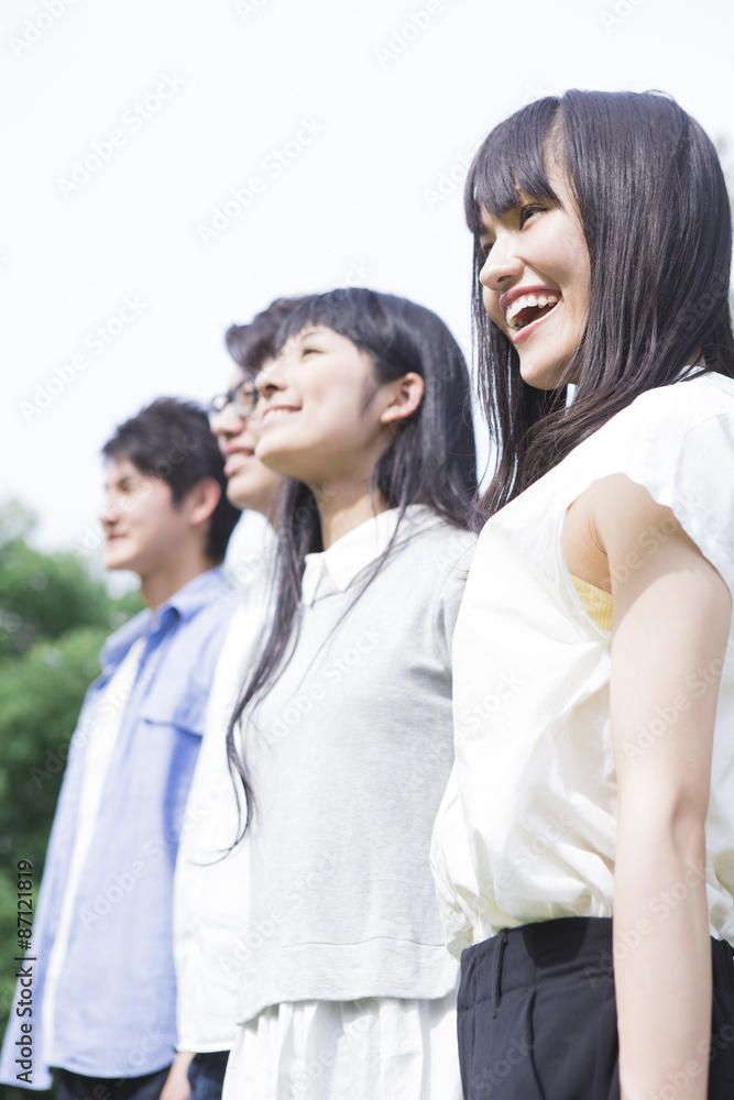 草原に立つ学生たち 草原に立つ学生たち