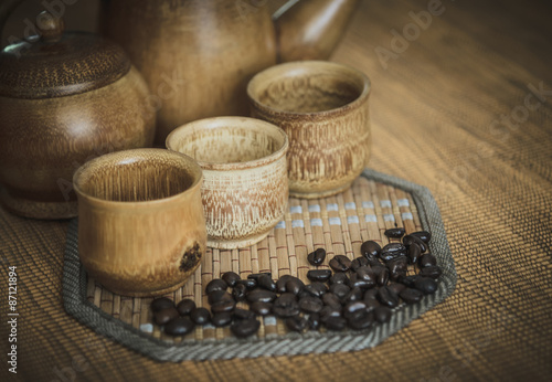 Fototapeta Naklejka Na Ścianę i Meble -  Vintage photo of coffee beans and Coffee cups set on wooden back