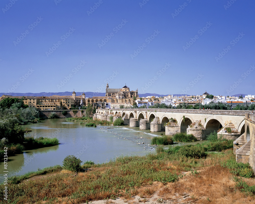 コルドバのグアダルキビル川とローマ橋