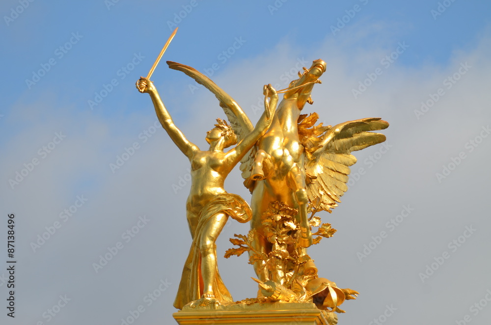 Obraz premium Statues du Pont ALexandre 3, PARIS