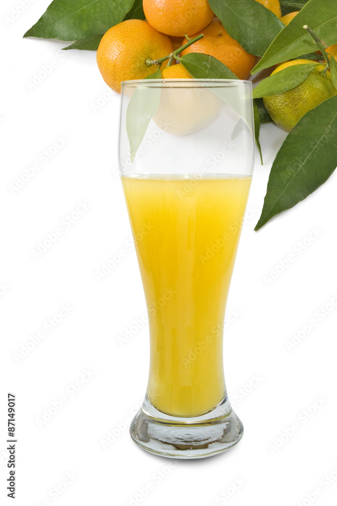 Fototapeta premium glass with juice and tangerines closeup