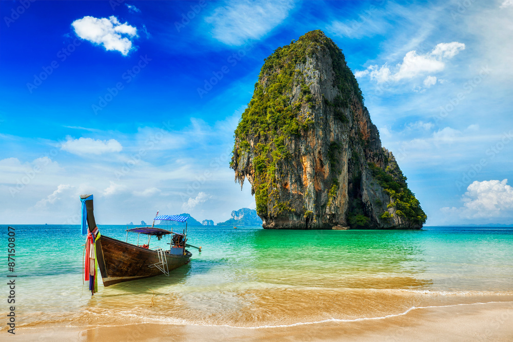 Obraz premium Long tail boat on beach, Thailand