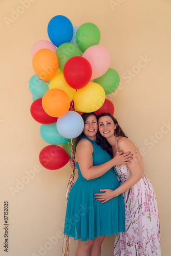 moderrn homosexuell pregnant couple