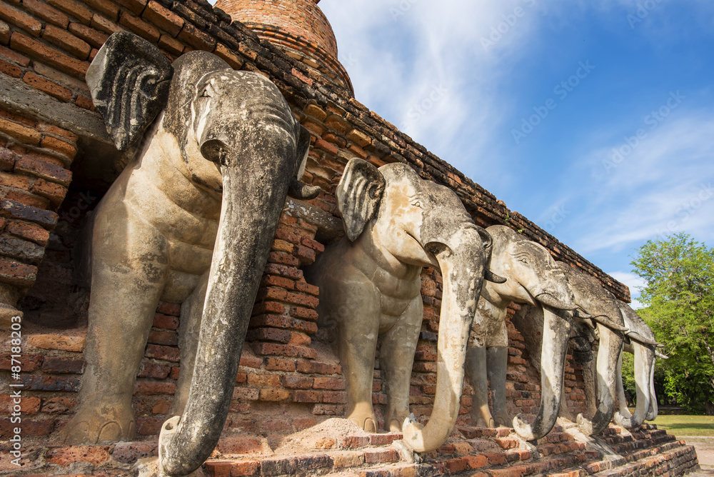 Fototapeta premium Sukothai historical park, Unesco world heritage. Chang Rop Temple ,Thailand