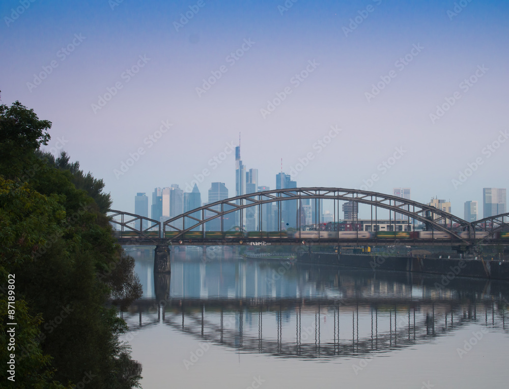 Naklejka premium Railway bridge and the skyline of Frankfurt, Germany