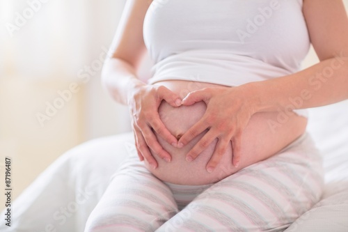Pregnant woman holding her bump © WavebreakMediaMicro