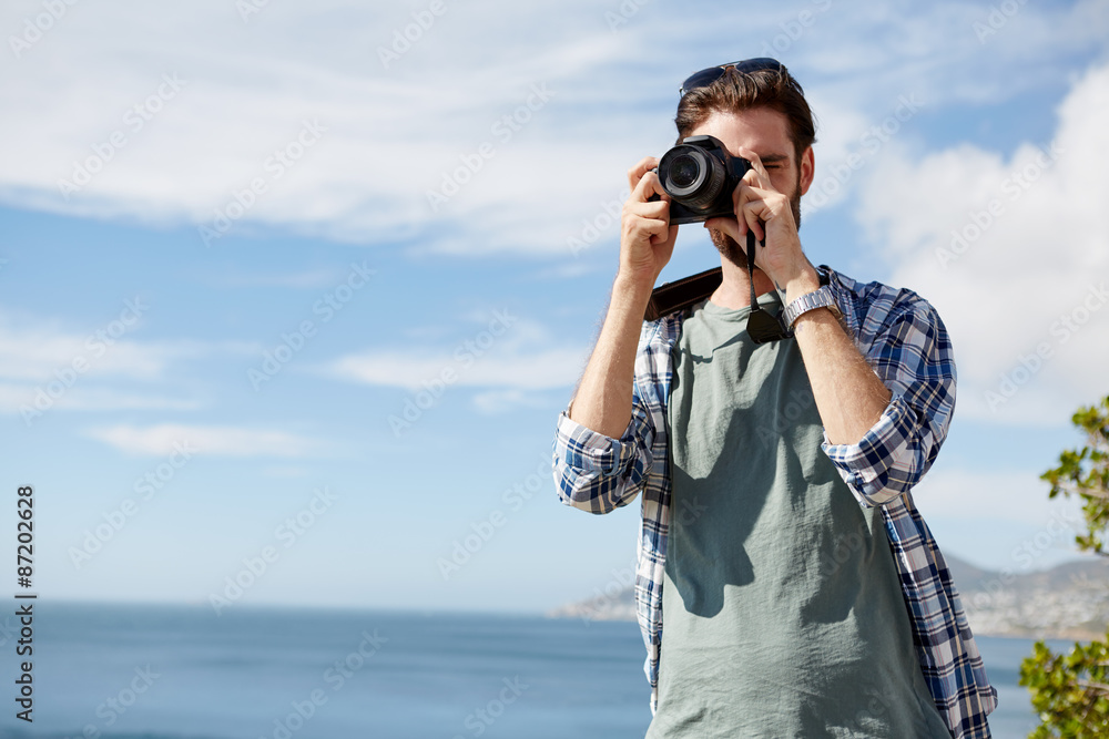Man taking pictures of the ocean