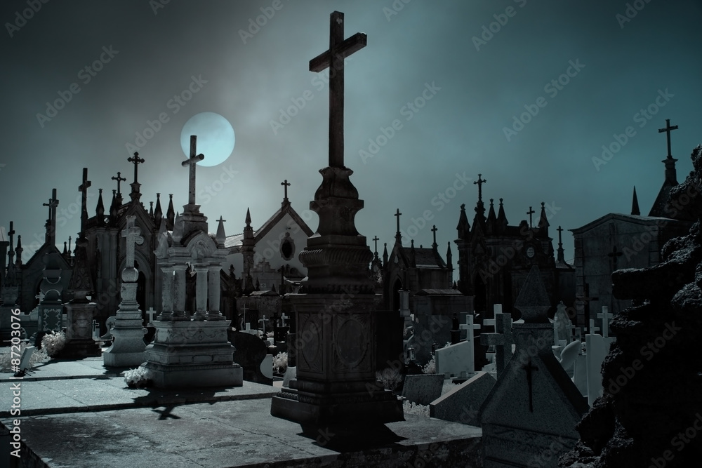 Full moon cemetery