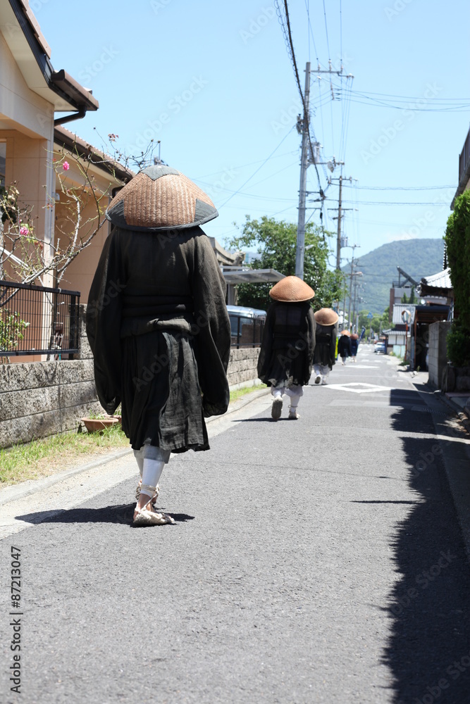 托鉢僧 Stock Photo | Adobe Stock