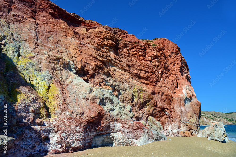 Roches et falaises minières sur l'Ile de Milos