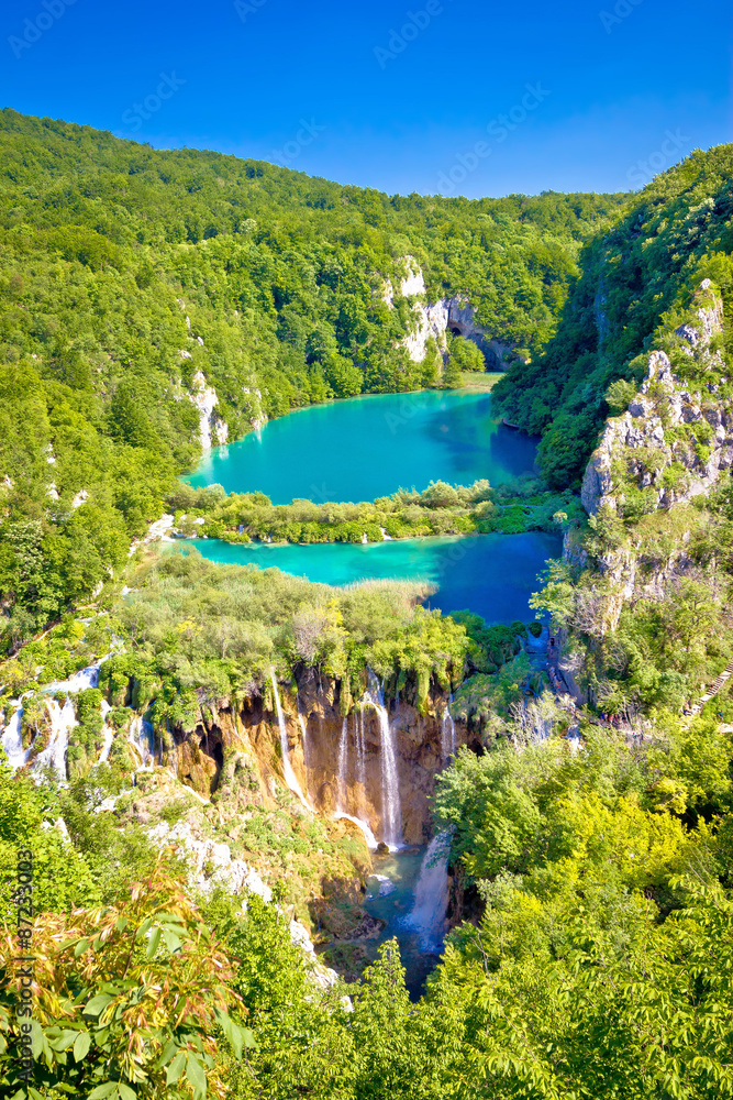 Obraz premium Beautiful falling lakes of Plitvice national park
