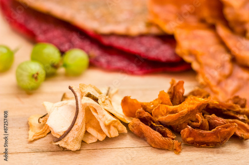 Dried fruit and fruit cakes