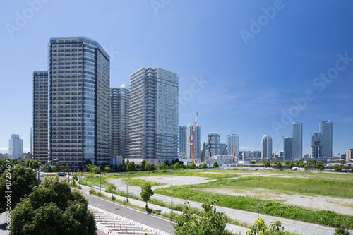 開発が進む横浜みなとみらい地区（建設中の高層ビルとマンション） © Yoshinori Okada