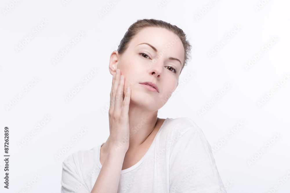 Junge hübsche Frau im weissen shirt Junge hübsche Frau im weissen shirt