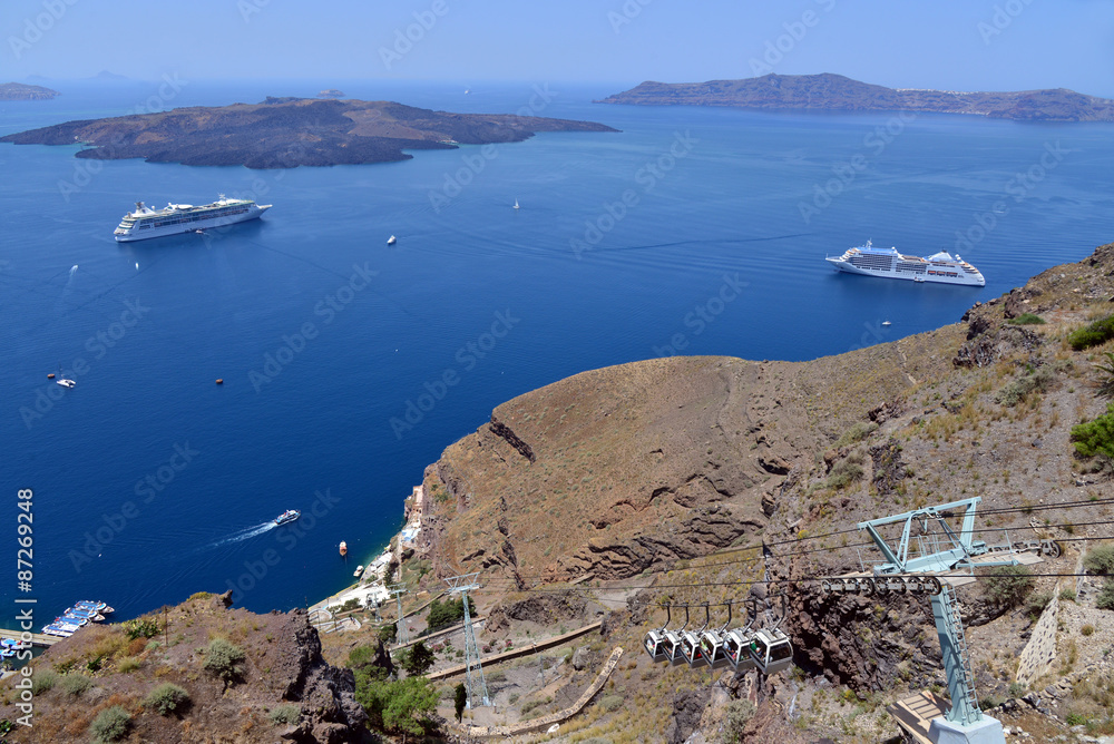 Obraz premium Bateaux de croisière à Santorin