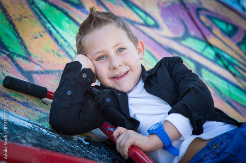 Portrait d'enfant au skatepark (6-7 ans) photo