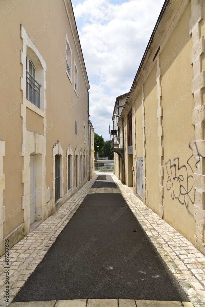 Obraz premium Ruelle rénovée à Jarnac-sur-Charente