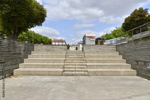 Escaliers et gradin dans le parc principal de Jarnac-sur-Charente