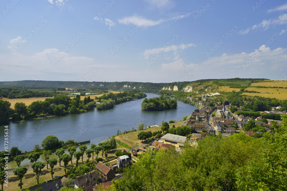 La Seine parcourt les Andelys (27700), département de l'Eure en région Normandie, France