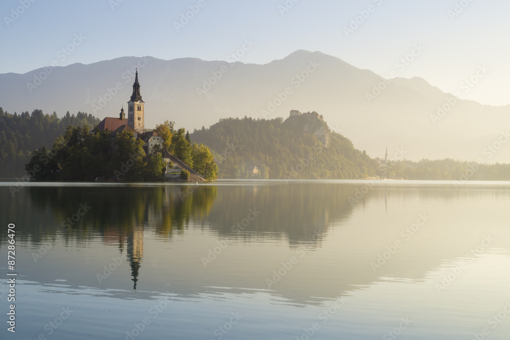 Obraz premium Bled with lake, island and mountains in background, Slovenia