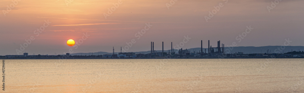 Obraz premium oil refinery in Marseille