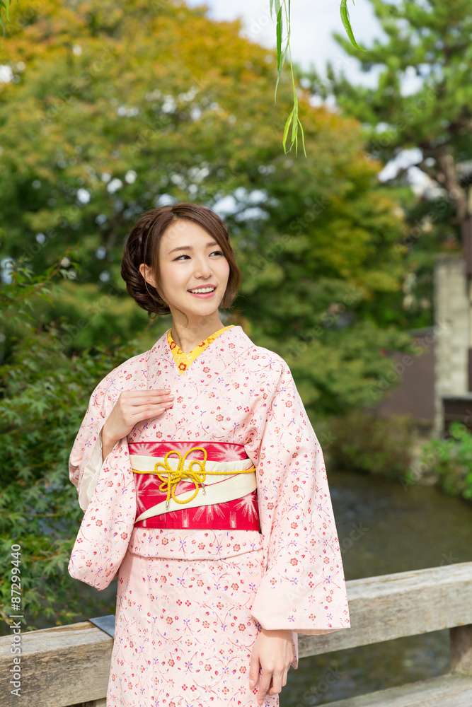 着物を着た女性