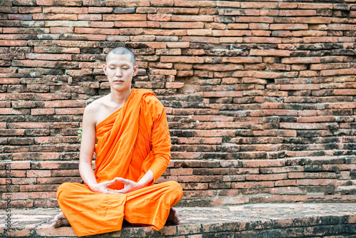 Vászonkép Thai monk meditation at temple in Ayutthaya, Thailand