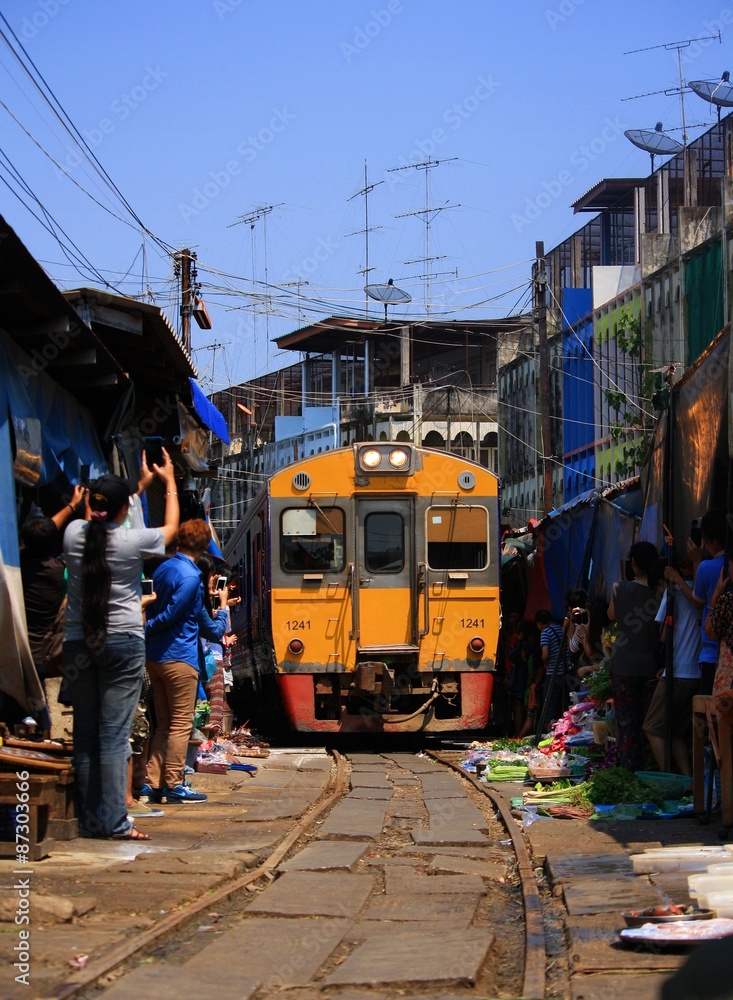 Naklejka premium The famous railway markets at Maeklong