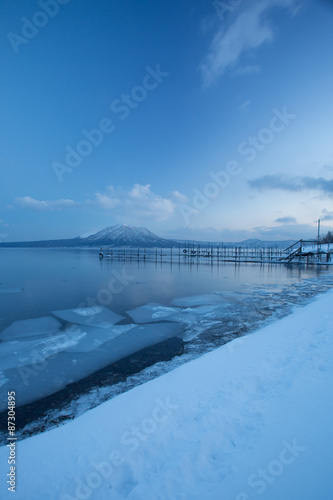 Winter Lake Shikotsu © gnome24