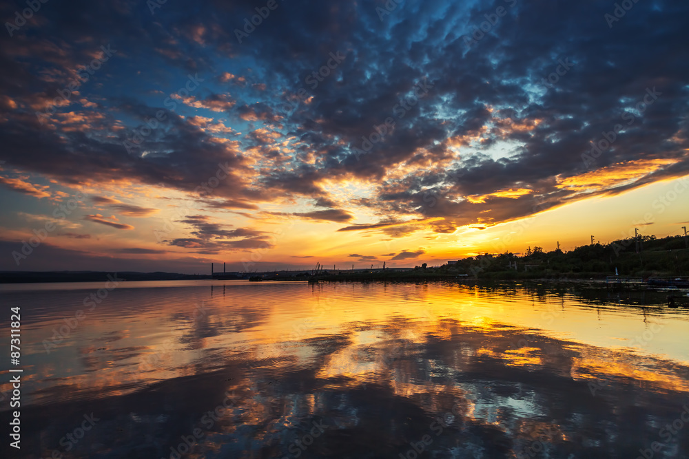 Obraz premium Sunset Over the lake