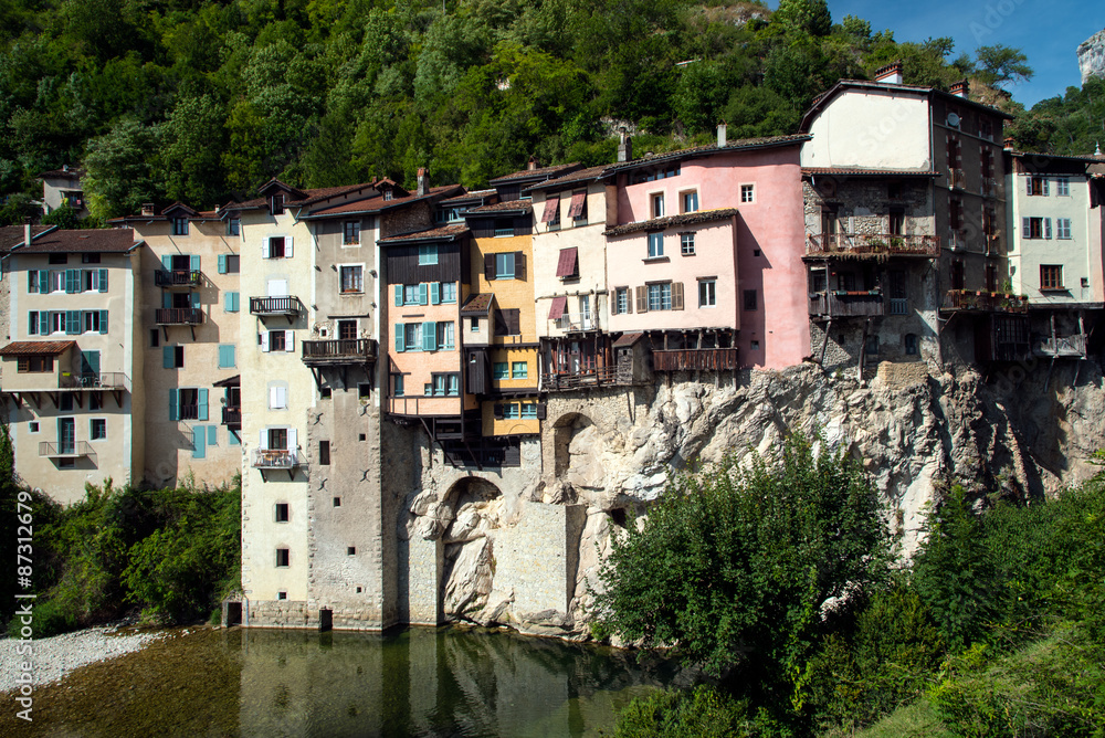 Pont en royans: coloured houses near a river