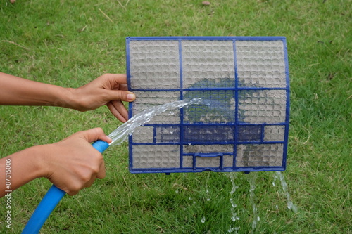 clean dirty dust filters, cleaning dust on dust filter