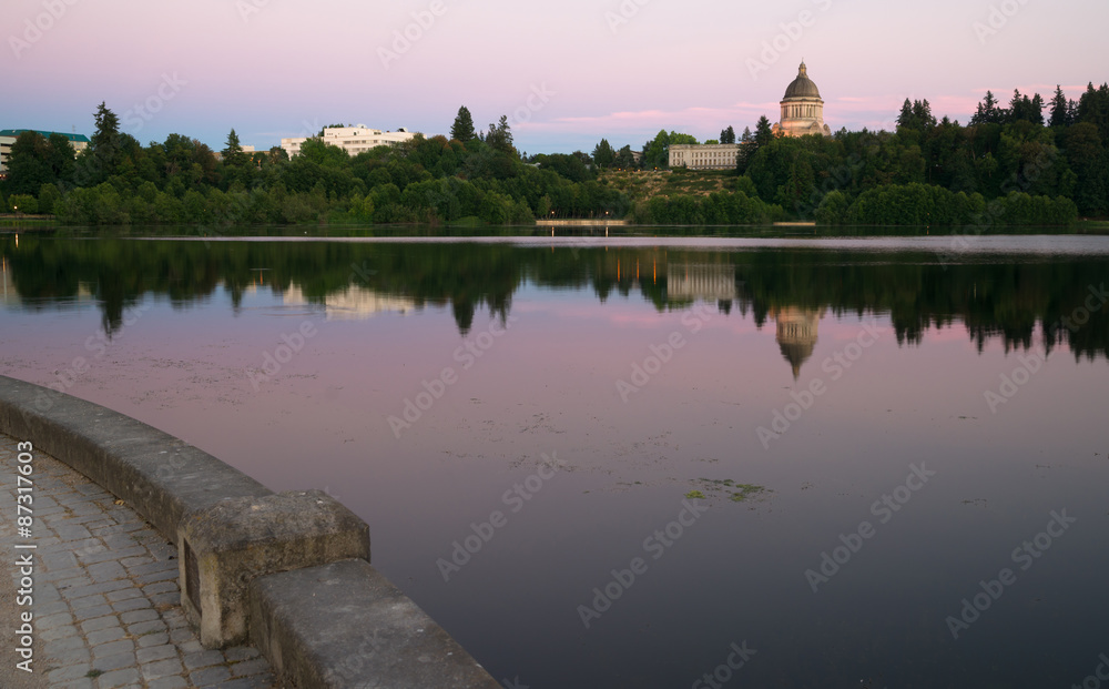 Fototapeta premium Government Building Capital Lake Olympia Washington Sunset Dusk