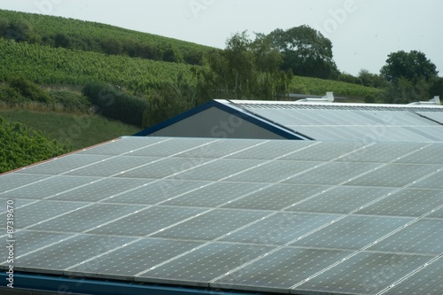 Photovoltaik - Fotovoltaik auf Hallendächern in Mainstockheim mit leicht verschmutzen Modulen nach 3 Jahren Laufzeit photo