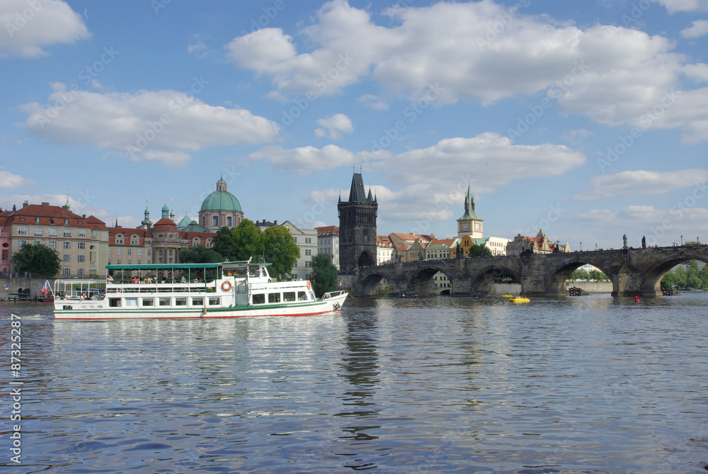 Fototapeta premium Charles Bridge and Prague Castle