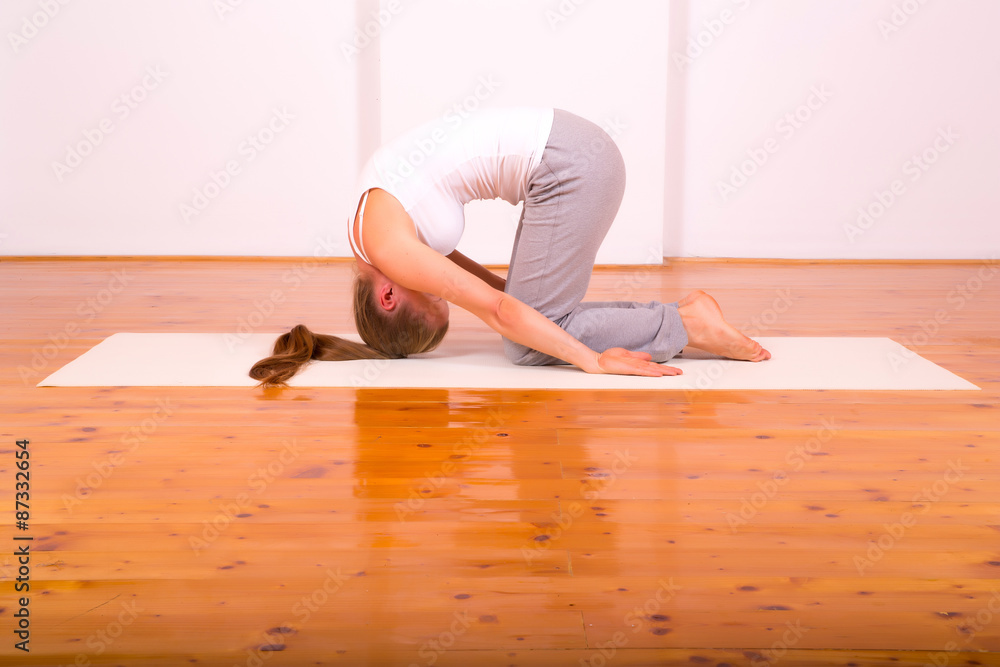 Frau in Yogaposition Frau in Yogaposition