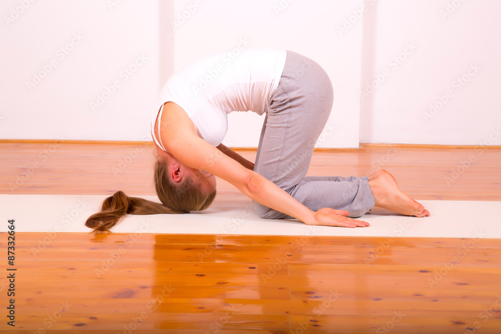 Frau in Yogaposition Frau in Yogaposition