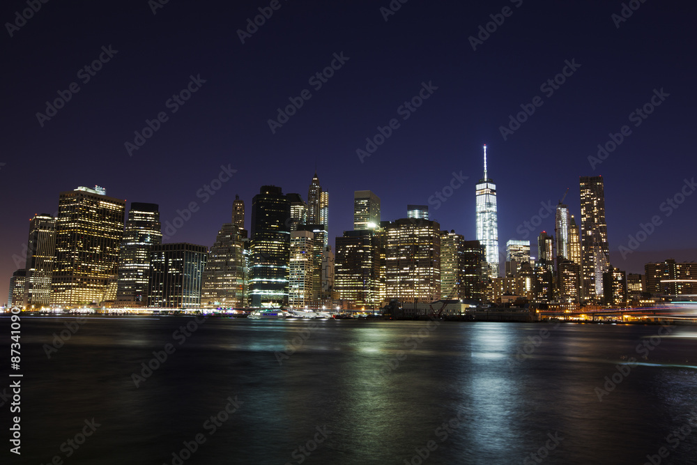 Fototapeta premium Manhattan, New York cityscape at night