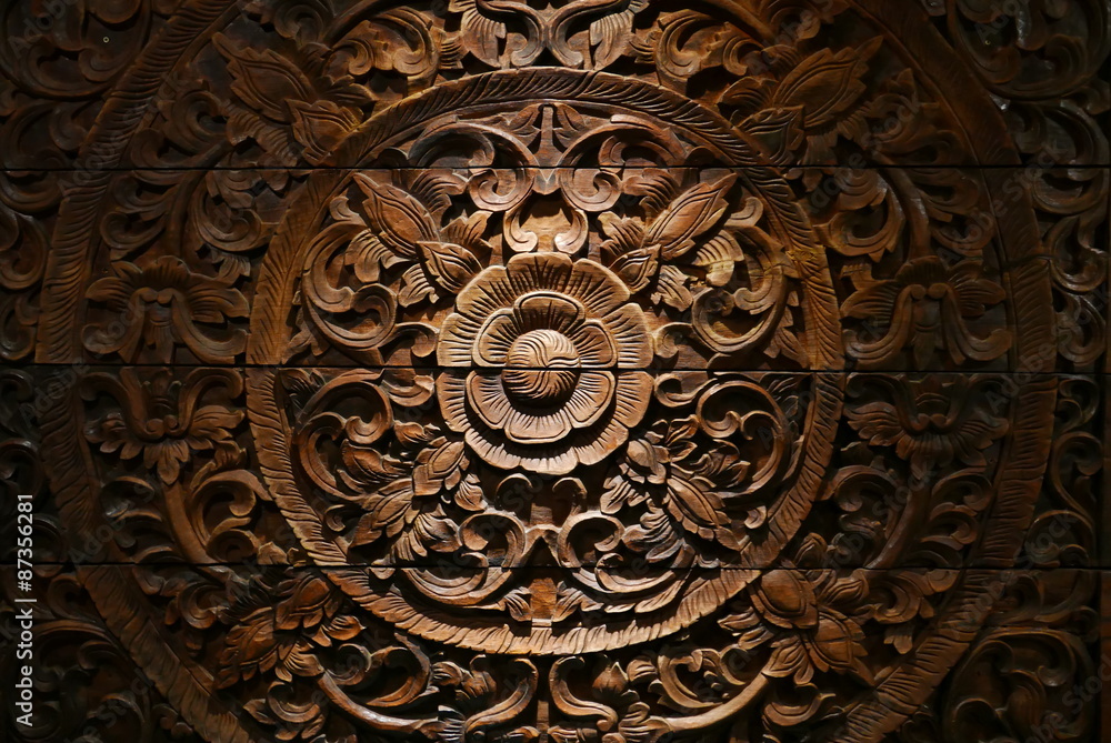 Obraz premium Pattern of flower carved on wood background.