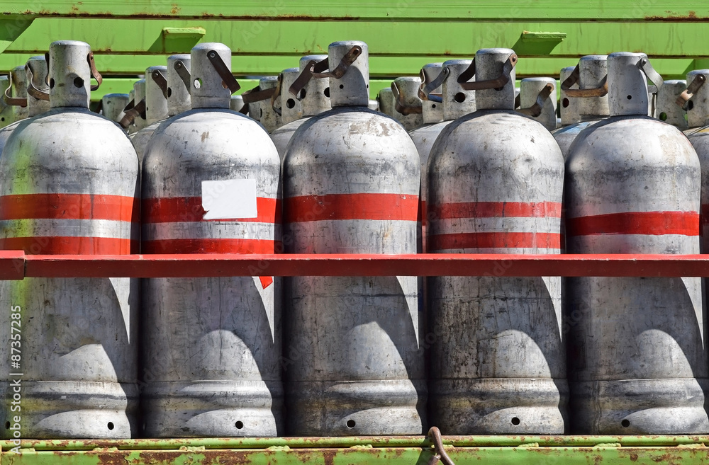 Gas containers