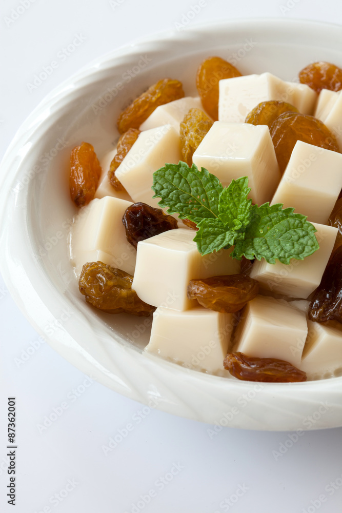 pudding raisin white background pudding raisin white background