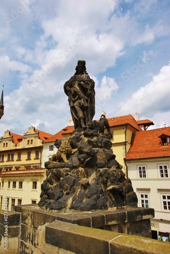 Святой Вит скульптура на Карловом мосту в Праге